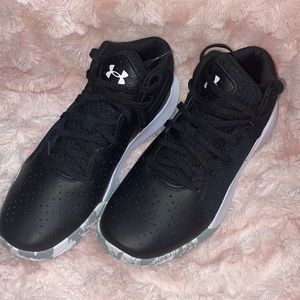 UA GS jet 21 sneakers